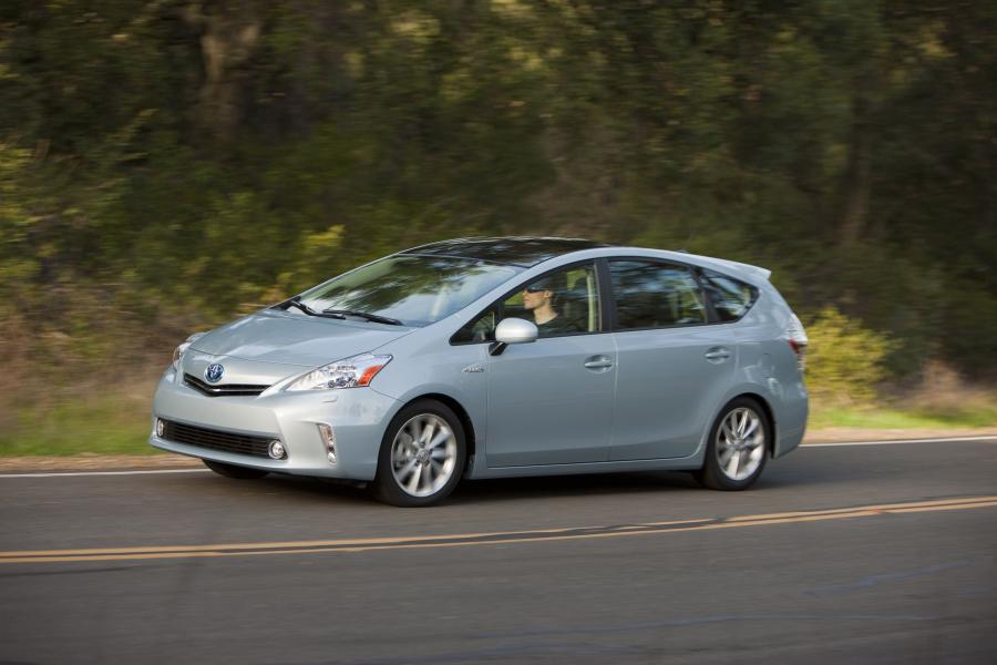  Toyota Prius V 2011 года  (фото 64 из 208)